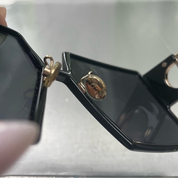 Dior Sunglasses 30Montaigne Black with Gold- with case and cloth- amazing. - Picture 6 of 9